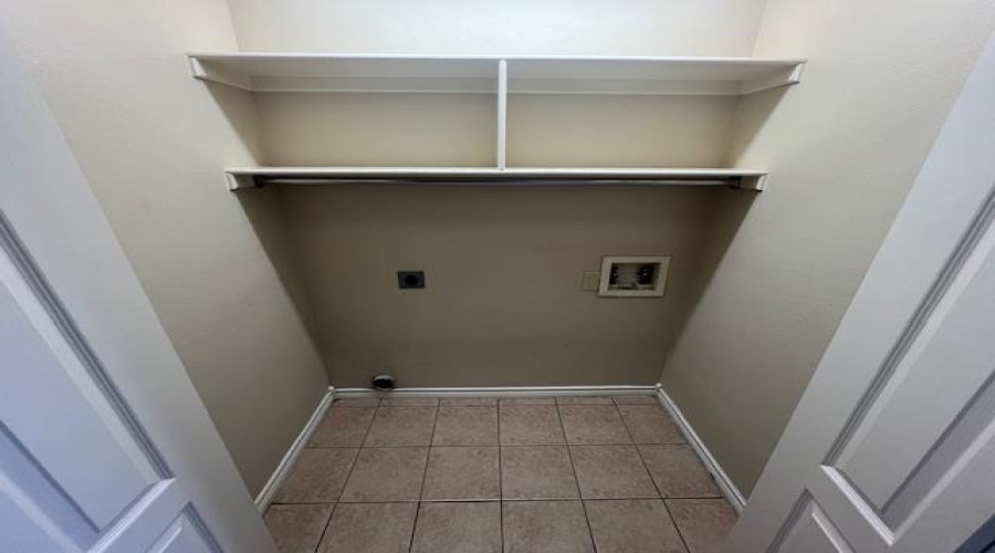 1001 E Travis St, Laredo, Texas 78041, 2 Bedrooms Bedrooms, 4 Rooms Rooms,1 BathroomBathrooms,Residential,For Rent,1001 E Travis St,20255198