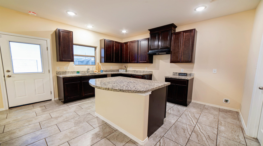 3305 Charolais Dr., Laredo, Texas 78046, 5 Bedrooms Bedrooms, 8 Rooms Rooms,3 BathroomsBathrooms,Residential,For Rent,3305 Charolais Dr.,20255201