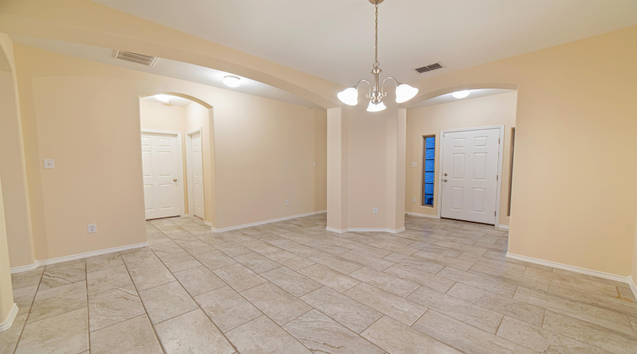 3305 Charolais Dr., Laredo, Texas 78046, 5 Bedrooms Bedrooms, 8 Rooms Rooms,3 BathroomsBathrooms,Residential,For Rent,3305 Charolais Dr.,20255201