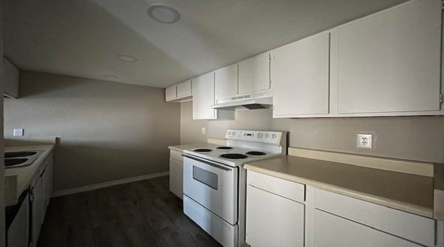 100 E Hillside Rd, Laredo, Texas 78041, 2 Bedrooms Bedrooms, 4 Rooms Rooms,1 BathroomBathrooms,Residential,For Rent,100 E Hillside Rd,20255203