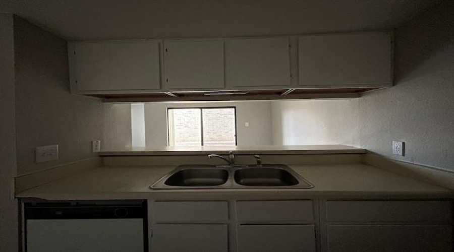 100 E Hillside Rd, Laredo, Texas 78041, 2 Bedrooms Bedrooms, 4 Rooms Rooms,1 BathroomBathrooms,Residential,For Rent,100 E Hillside Rd,20255203