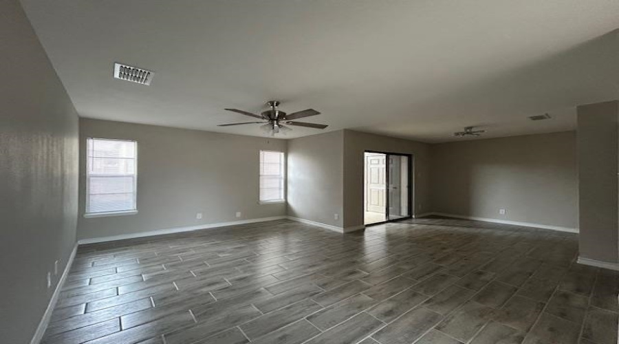 100 E Hillside Rd, Laredo, Texas 78041, 2 Bedrooms Bedrooms, 4 Rooms Rooms,1 BathroomBathrooms,Residential,For Rent,100 E Hillside Rd,20255203