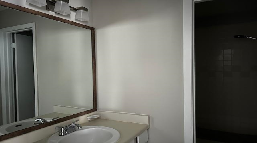 100 E Hillside Rd, Laredo, Texas 78041, 2 Bedrooms Bedrooms, 4 Rooms Rooms,1 BathroomBathrooms,Residential,For Rent,100 E Hillside Rd,20255203