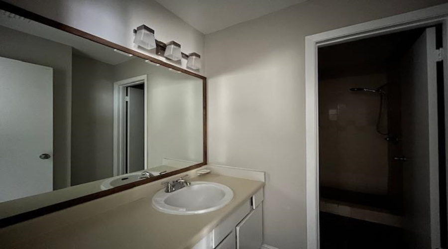 100 E Hillside Rd, Laredo, Texas 78041, 2 Bedrooms Bedrooms, 4 Rooms Rooms,1 BathroomBathrooms,Residential,For Rent,100 E Hillside Rd,20255203