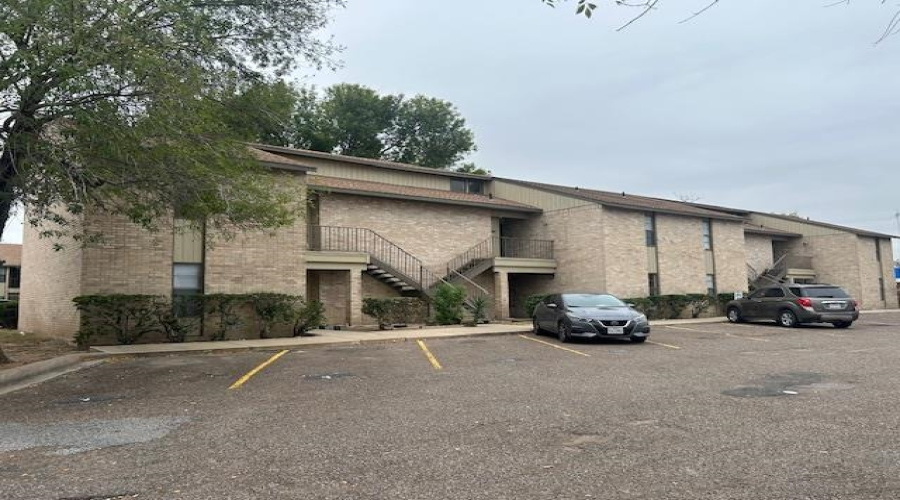 100 E Hillside Rd, Laredo, Texas 78041, 2 Bedrooms Bedrooms, 4 Rooms Rooms,1 BathroomBathrooms,Residential,For Rent,100 E Hillside Rd,20255203