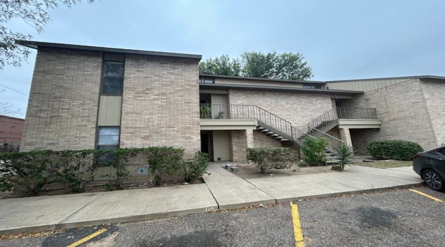 100 E Hillside Rd, Laredo, Texas 78041, 2 Bedrooms Bedrooms, 4 Rooms Rooms,1 BathroomBathrooms,Residential,For Rent,100 E Hillside Rd,20255203