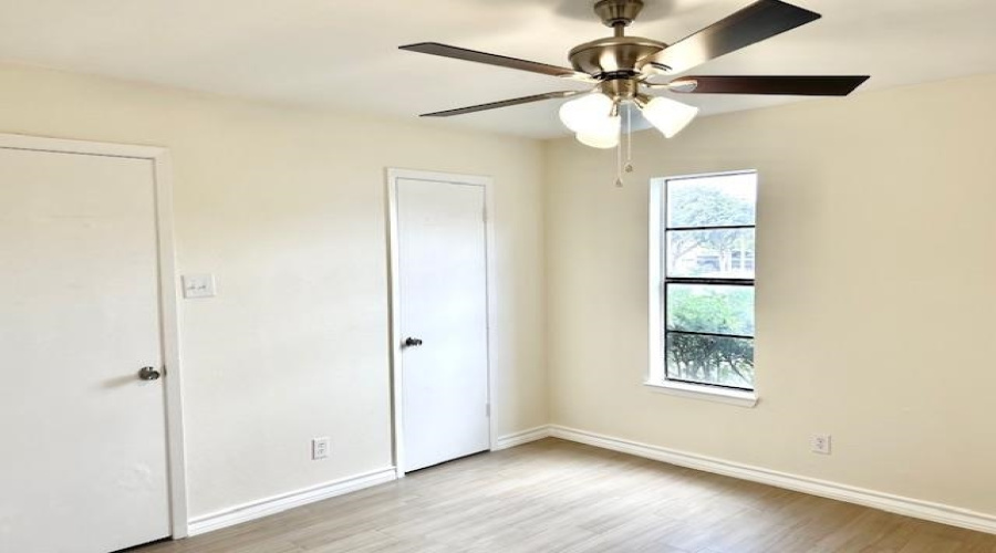 100 E Hillside Rd, Laredo, Texas 78041, 2 Bedrooms Bedrooms, 4 Rooms Rooms,1 BathroomBathrooms,Residential,For Rent,100 E Hillside Rd,20255205