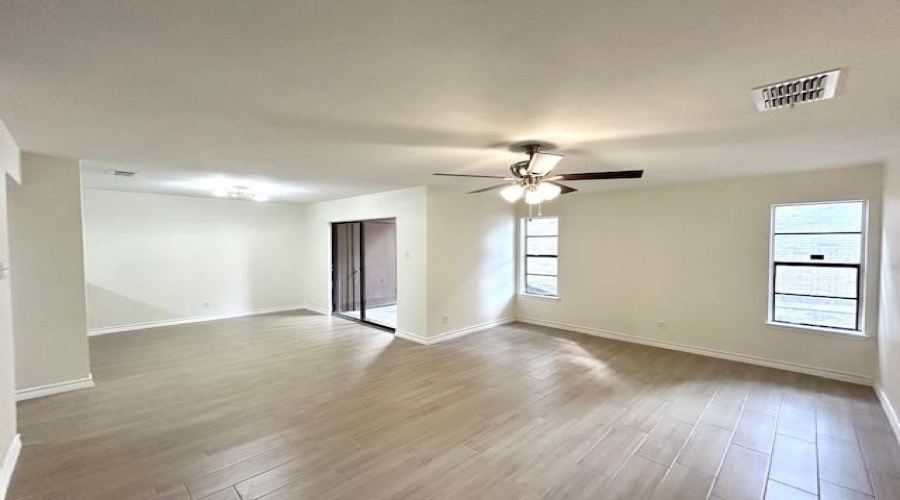 100 E Hillside Rd, Laredo, Texas 78041, 2 Bedrooms Bedrooms, 4 Rooms Rooms,1 BathroomBathrooms,Residential,For Rent,100 E Hillside Rd,20255205
