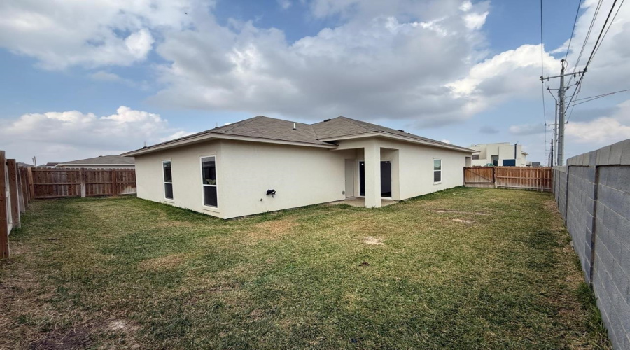 1529 Hebilla Ln., LAREDO, Texas 78046, 3 Bedrooms Bedrooms, 5 Rooms Rooms,2 BathroomsBathrooms,Residential,For Rent,1529 Hebilla Ln.,20255208
