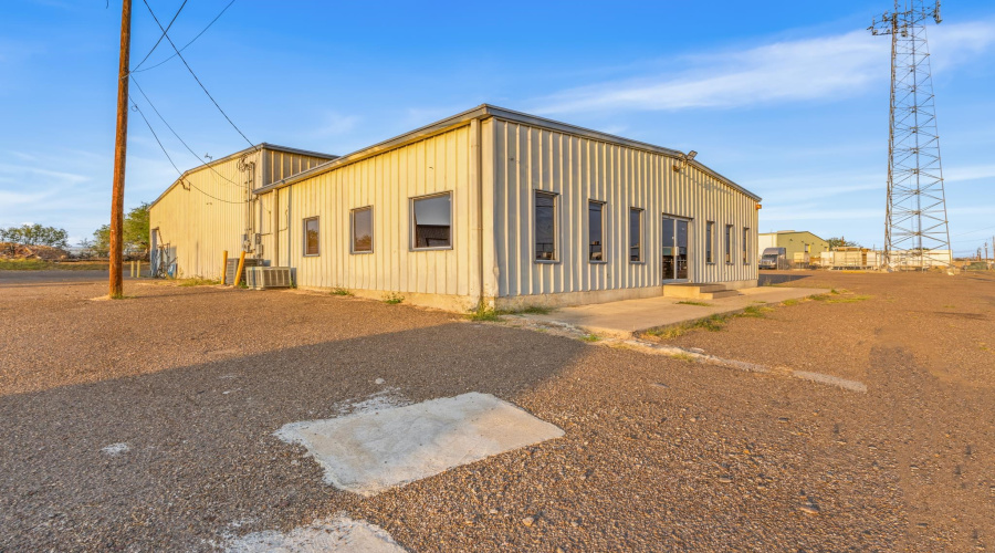 8210 San Gabriel Dr, Laredo, Texas 78045, 1 Bedroom Bedrooms, 21 Rooms Rooms,4 BathroomsBathrooms,Commercial/industrial,For Sale,8210 San Gabriel Dr,20255215