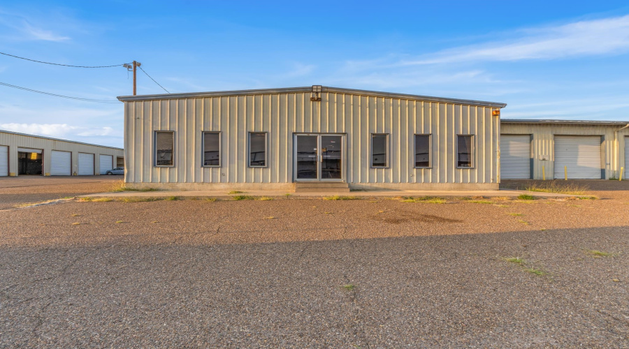 8210 San Gabriel Dr, Laredo, Texas 78045, 1 Bedroom Bedrooms, 21 Rooms Rooms,4 BathroomsBathrooms,Commercial/industrial,For Sale,8210 San Gabriel Dr,20255215