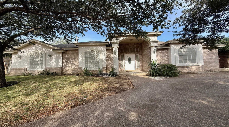 12613 River Bend Cir, Laredo, Texas 78045, 3 Bedrooms Bedrooms, 6 Rooms Rooms,2 BathroomsBathrooms,Residential,For Rent,12613 River Bend Cir,20255216