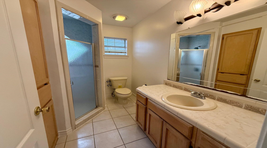 12613 River Bend Cir, Laredo, Texas 78045, 3 Bedrooms Bedrooms, 6 Rooms Rooms,2 BathroomsBathrooms,Residential,For Rent,12613 River Bend Cir,20255216