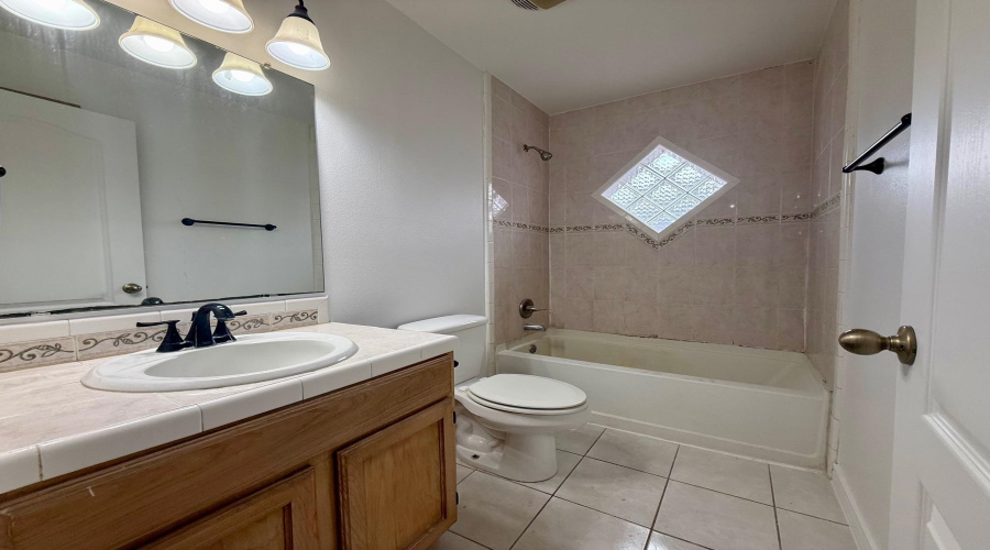 12613 River Bend Cir, Laredo, Texas 78045, 3 Bedrooms Bedrooms, 6 Rooms Rooms,2 BathroomsBathrooms,Residential,For Rent,12613 River Bend Cir,20255216