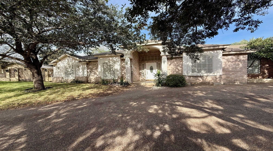 12613 River Bend Cir, Laredo, Texas 78045, 3 Bedrooms Bedrooms, 6 Rooms Rooms,2 BathroomsBathrooms,Residential,For Rent,12613 River Bend Cir,20255216