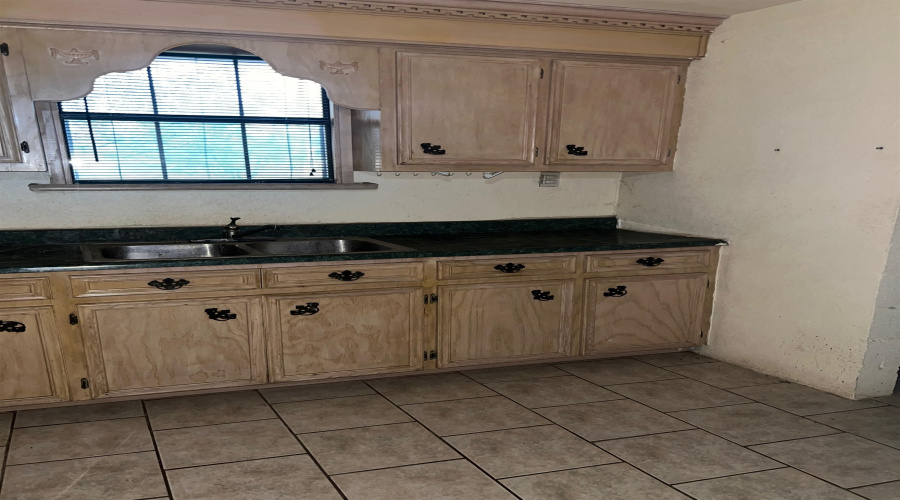 1409 Bravo Ave, Zapata, Texas 78076, 2 Bedrooms Bedrooms, 4 Rooms Rooms,1 BathroomBathrooms,Residential,For Sale,1409 Bravo Ave,20244749