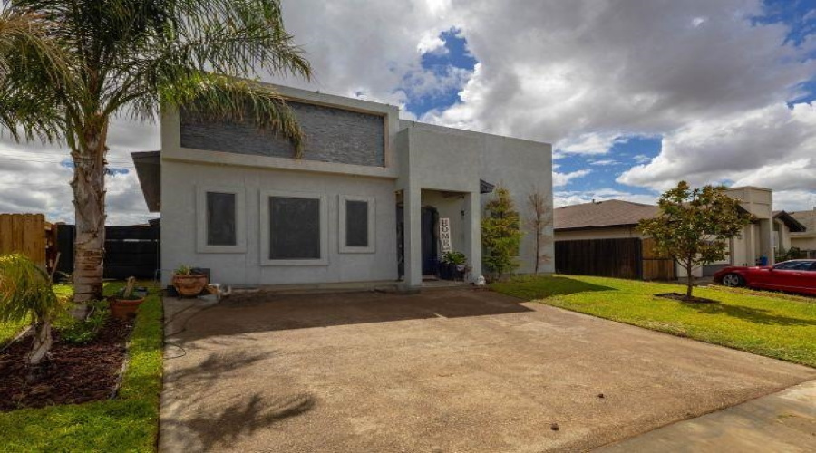 1621 Bilbao Dr., Laredo, Texas 78046-8949, 3 Bedrooms Bedrooms, 8 Rooms Rooms,2 BathroomsBathrooms,Residential,For Sale,1621 Bilbao Dr.,20255217