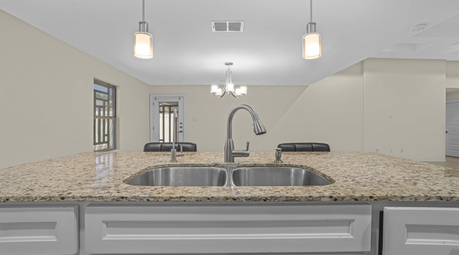 902 La Rosita, Laredo, Texas 78046, 3 Bedrooms Bedrooms, 5 Rooms Rooms,2 BathroomsBathrooms,Residential,For Rent,902 La Rosita,20255220