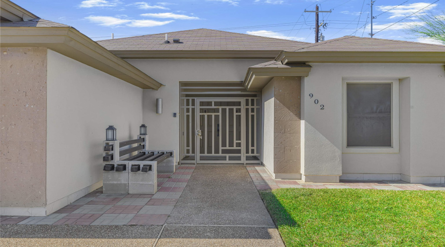 902 La Rosita, Laredo, Texas 78046, 3 Bedrooms Bedrooms, 5 Rooms Rooms,2 BathroomsBathrooms,Residential,For Rent,902 La Rosita,20255220