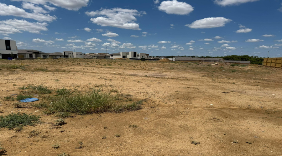 3806 Yoyis St., Laredo, Texas 78046, 4 Bedrooms Bedrooms, 5 Rooms Rooms,2 BathroomsBathrooms,Residential,For Sale,3806 Yoyis St.,20255224