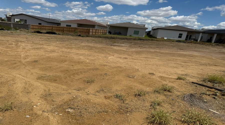 3806 Yoyis St., Laredo, Texas 78046, 4 Bedrooms Bedrooms, 5 Rooms Rooms,2 BathroomsBathrooms,Residential,For Sale,3806 Yoyis St.,20255224