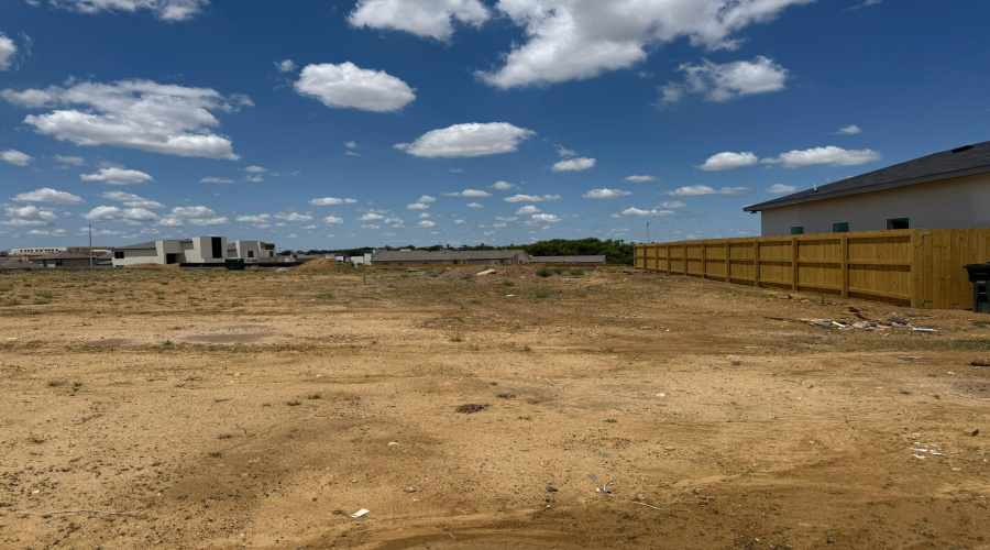 3806 Yoyis St., Laredo, Texas 78046, 4 Bedrooms Bedrooms, 5 Rooms Rooms,2 BathroomsBathrooms,Residential,For Sale,3806 Yoyis St.,20255224