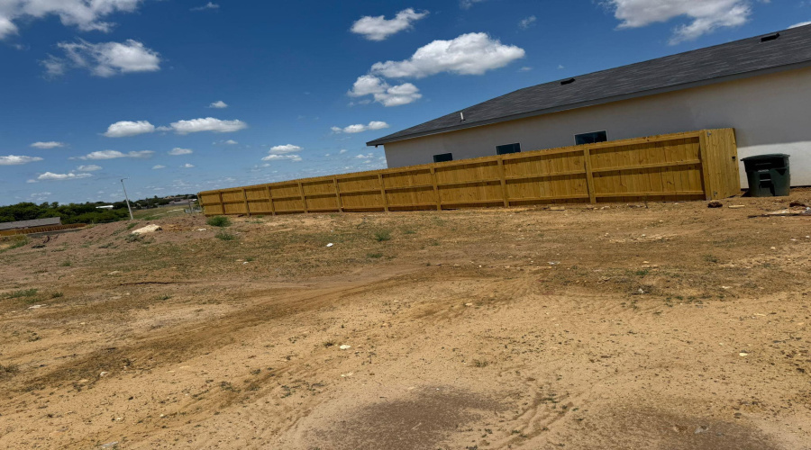 3806 Yoyis St., Laredo, Texas 78046, 4 Bedrooms Bedrooms, 5 Rooms Rooms,2 BathroomsBathrooms,Residential,For Sale,3806 Yoyis St.,20255224