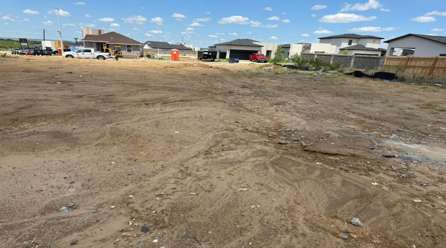 3806 Yoyis St., Laredo, Texas 78046, 4 Bedrooms Bedrooms, 5 Rooms Rooms,2 BathroomsBathrooms,Residential,For Sale,3806 Yoyis St.,20255224