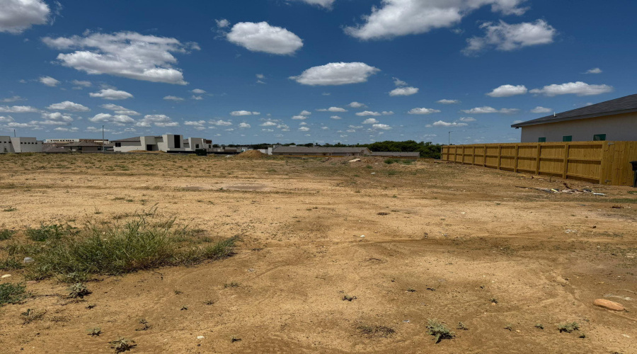 3806 Yoyis St., Laredo, Texas 78046, 4 Bedrooms Bedrooms, 5 Rooms Rooms,2 BathroomsBathrooms,Residential,For Sale,3806 Yoyis St.,20255224