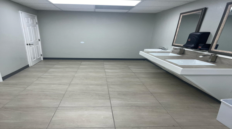 1807 S U.S. Hwy 83, ZAPATA, Texas 78076, 1 Room Rooms,2 BathroomsBathrooms,Commercial retail/office,For Sale,1807 S U.S. Hwy 83,20255242