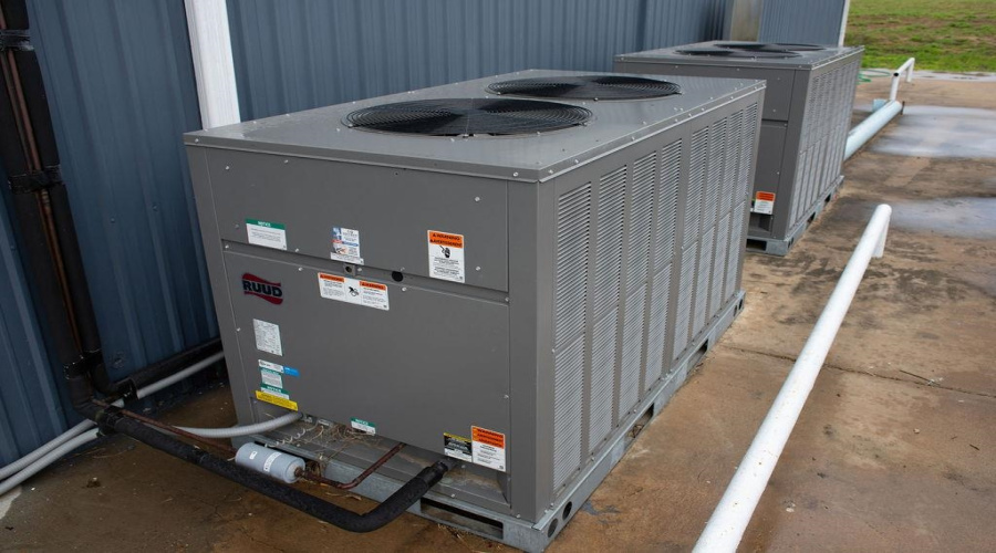 1807 S U.S. Hwy 83, ZAPATA, Texas 78076, 1 Room Rooms,2 BathroomsBathrooms,Commercial retail/office,For Sale,1807 S U.S. Hwy 83,20255242