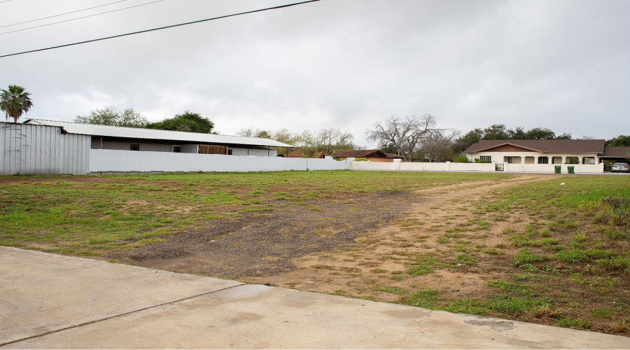1807 S U.S. Hwy 83, ZAPATA, Texas 78076, 1 Room Rooms,2 BathroomsBathrooms,Commercial retail/office,For Sale,1807 S U.S. Hwy 83,20255242