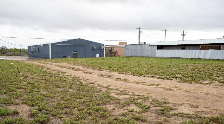 1807 S U.S. Hwy 83, ZAPATA, Texas 78076, 1 Room Rooms,2 BathroomsBathrooms,Commercial retail/office,For Sale,1807 S U.S. Hwy 83,20255242