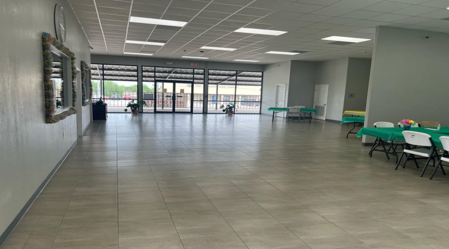 1807 S U.S. Hwy 83, ZAPATA, Texas 78076, 1 Room Rooms,2 BathroomsBathrooms,Commercial retail/office,For Sale,1807 S U.S. Hwy 83,20255242