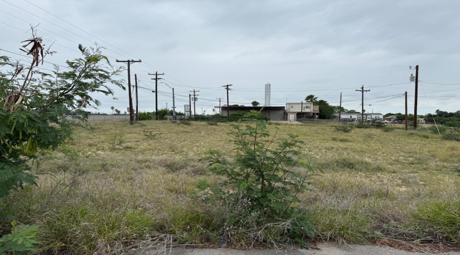 2865 S U.S. Hwy 83, Zapata, Texas 78076-0000, 1 Room Rooms,1 BathroomBathrooms,Commercial retail/office,For Rent,2865 S U.S. Hwy 83,20255243