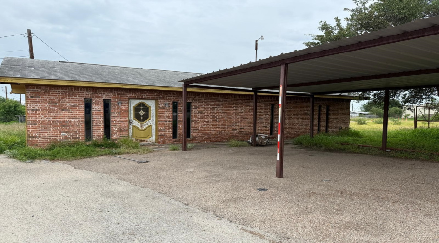 2865 S U.S. Hwy 83, Zapata, Texas 78076-0000, 1 Room Rooms,1 BathroomBathrooms,Commercial retail/office,For Rent,2865 S U.S. Hwy 83,20255243