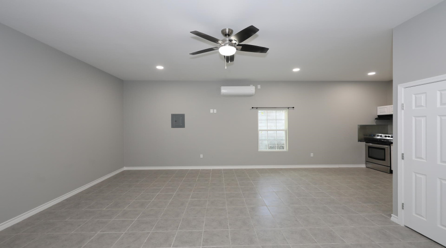 1215 Bustamante St, Laredo, Texas 78041, 1 Bedroom Bedrooms, 1 Room Rooms,1 BathroomBathrooms,Residential,For Rent,1215 Bustamante St,20255227