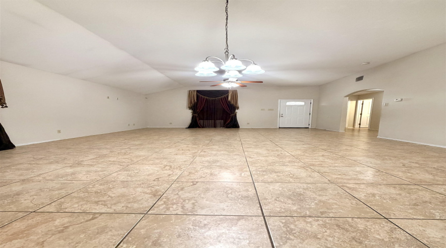 2606 Alegria St, Laredo, Texas 78046, 4 Bedrooms Bedrooms, 6 Rooms Rooms,2 BathroomsBathrooms,Residential,For Sale,2606 Alegria St,20255228