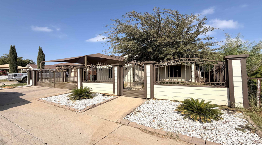 2606 Alegria St, Laredo, Texas 78046, 4 Bedrooms Bedrooms, 6 Rooms Rooms,2 BathroomsBathrooms,Residential,For Sale,2606 Alegria St,20255228