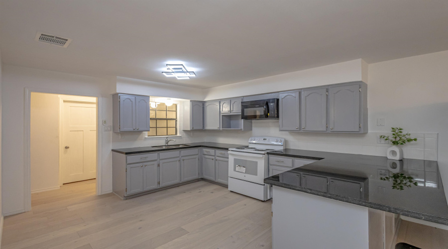 1503 O'Kane St., LAREDO, Texas 78043, 3 Bedrooms Bedrooms, 5 Rooms Rooms,2 BathroomsBathrooms,Residential,For Sale,1503 O'Kane St.,20255232