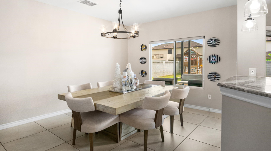 211 Glen Cook Dr., LAREDO, Texas 78041, 4 Bedrooms Bedrooms, 7 Rooms Rooms,2 BathroomsBathrooms,Residential,For Sale,211 Glen Cook Dr.,20255235