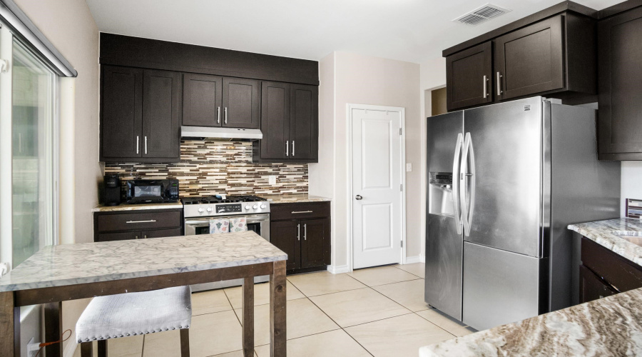 211 Glen Cook Dr., LAREDO, Texas 78041, 4 Bedrooms Bedrooms, 7 Rooms Rooms,2 BathroomsBathrooms,Residential,For Sale,211 Glen Cook Dr.,20255235