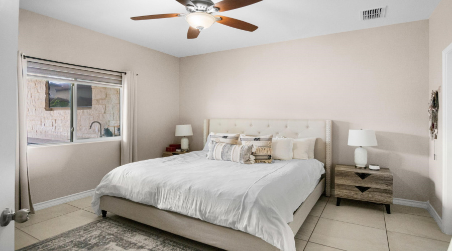 211 Glen Cook Dr., LAREDO, Texas 78041, 4 Bedrooms Bedrooms, 7 Rooms Rooms,2 BathroomsBathrooms,Residential,For Sale,211 Glen Cook Dr.,20255235