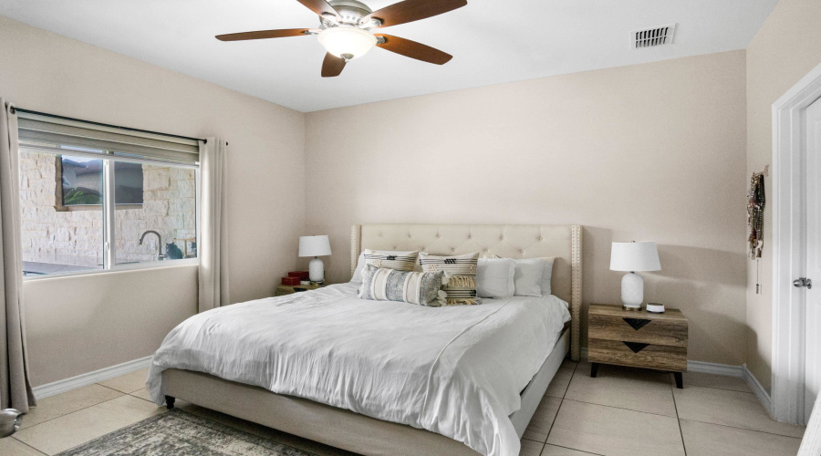 211 Glen Cook Dr., LAREDO, Texas 78041, 4 Bedrooms Bedrooms, 7 Rooms Rooms,2 BathroomsBathrooms,Residential,For Sale,211 Glen Cook Dr.,20255235