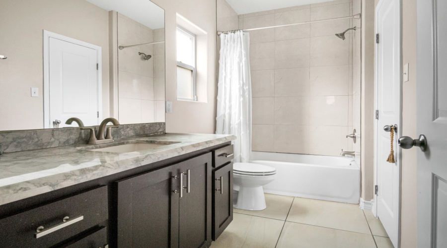 211 Glen Cook Dr., LAREDO, Texas 78041, 4 Bedrooms Bedrooms, 7 Rooms Rooms,2 BathroomsBathrooms,Residential,For Sale,211 Glen Cook Dr.,20255235