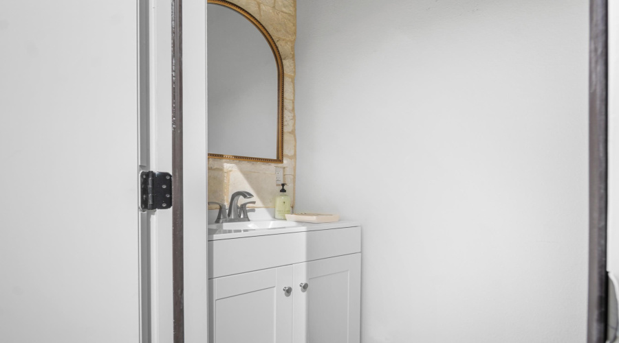 211 Glen Cook Dr., LAREDO, Texas 78041, 4 Bedrooms Bedrooms, 7 Rooms Rooms,2 BathroomsBathrooms,Residential,For Sale,211 Glen Cook Dr.,20255235