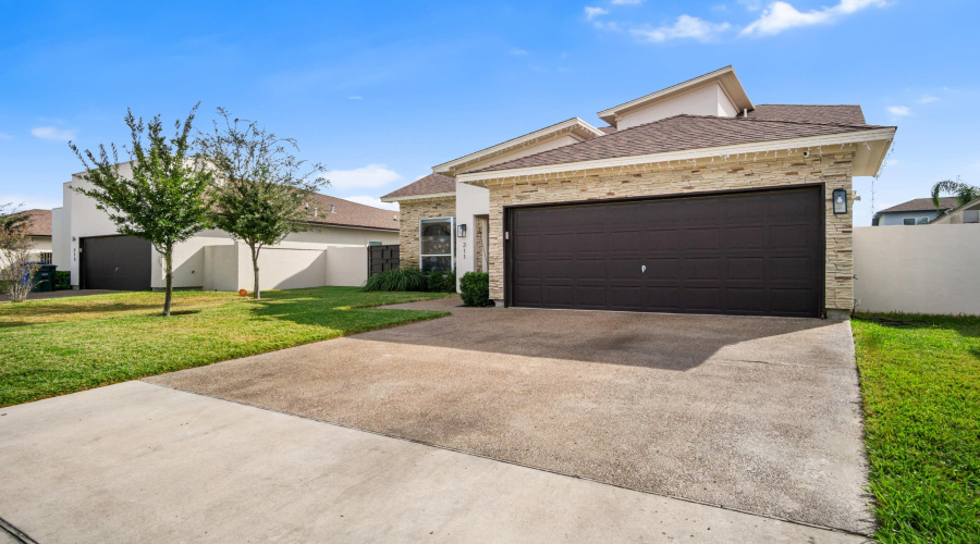 211 Glen Cook Dr., LAREDO, Texas 78041, 4 Bedrooms Bedrooms, 7 Rooms Rooms,2 BathroomsBathrooms,Residential,For Sale,211 Glen Cook Dr.,20255235