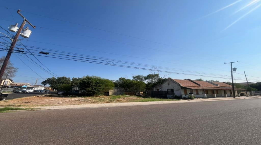 1311 San Eduardo Ave, Laredo, Texas 78040, ,Residential,For Sale,1311 San Eduardo Ave,20255236