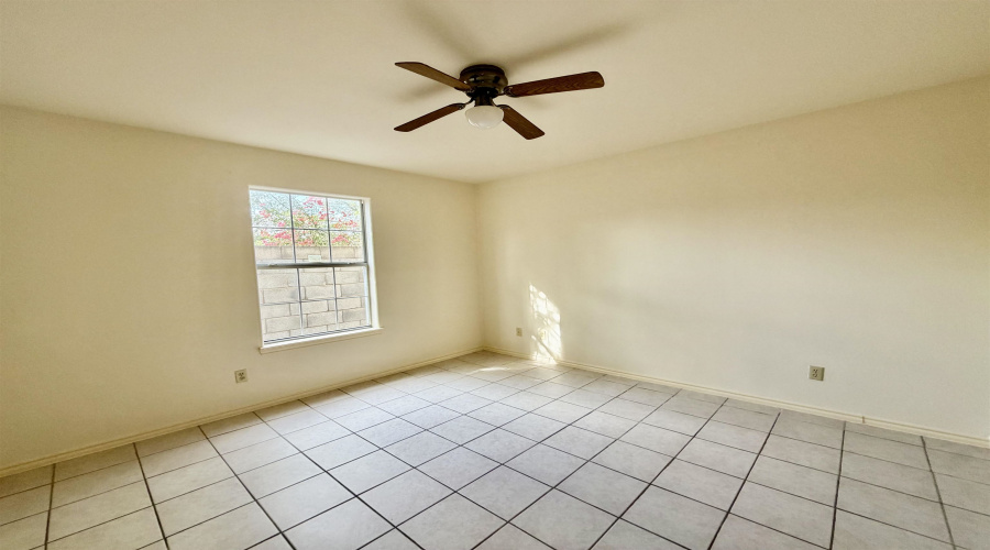 206 E Canal St, LAREDO, Texas 78041, 2 Bedrooms Bedrooms, 4 Rooms Rooms,1 BathroomBathrooms,Residential,For Rent,206 E Canal St,20255240