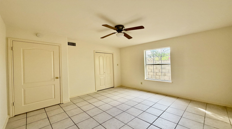 206 E Canal St, LAREDO, Texas 78041, 2 Bedrooms Bedrooms, 4 Rooms Rooms,1 BathroomBathrooms,Residential,For Rent,206 E Canal St,20255240